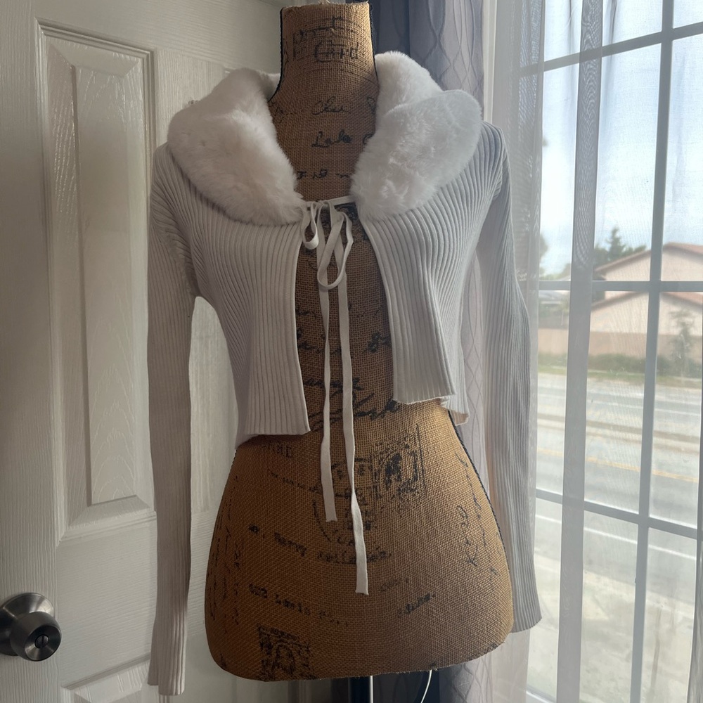 White Faux Fur Collar Ribbed Sweater